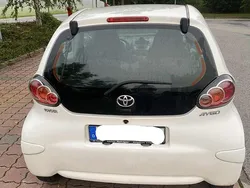 Weiß Gebraucht 2013 Toyota Aygo Kleinwagen | 2.000 € (Fairer Preis)