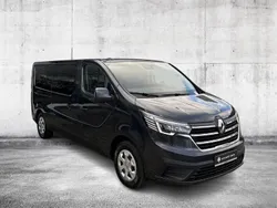 Grau Gebraucht 2024 Renault Trafic Life Van | 34.880 € (Guter Preis)