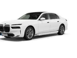Violett Neu 2025 BMW i7 Limousine | 117.095 € (Teuer)