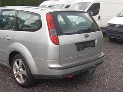 Polarsilber metallic Gebraucht 2005 Ford Focus Ghia Kombi | 950 € (Superpreis)