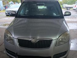 Grau Gebraucht 2008 Skoda Fabia Kleinwagen | 2.300 €