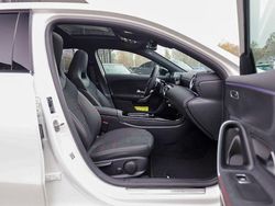 Weiß Gebraucht 2024 Mercedes A200 Kleinwagen | 35.450 € (Teuer)