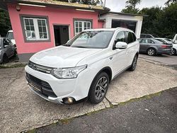Weiß Gebraucht 2015 Mitsubishi Outlander P-HEV Top SUV | 14.300 € (Superpreis)