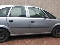 Silber Gebraucht 2004 Opel Meriva Van / Kleinbus | 700 € (Fairer Preis)