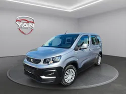 Grau Gebraucht 2020 Peugeot Rifter Active Van / Kleinbus | 16.990 € (Guter Preis)