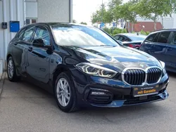 Schwarz Gebraucht 2020 BMW 118 Sport Line Kleinwagen | 21.950 € (Fairer Preis)