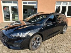 Schwarz Gebraucht 2022 Ford Focus ST-Line Limousine | 12.000 € (Etwas zu teuer)