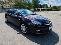 Braun Gebraucht 2014 Opel Astra Edition Limousine | 7.999 € (Etwas zu teuer)