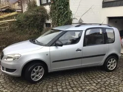 Silber Gebraucht 2011 Skoda Roomster Kombi | 3.950 € (Fairer Preis)