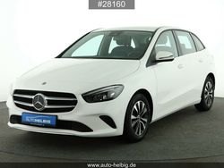 Weiß Gebraucht 2021 Mercedes B180 Style Van / Kleinbus | 18.880 € (Fairer Preis)