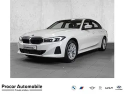 Weiß Gebraucht 2024 BMW 318 Limousine | 34.930 € (Fairer Preis)