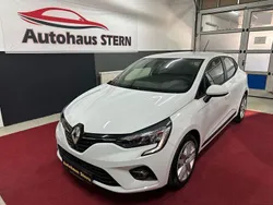 Weiß Gebraucht 2022 Renault Clio V Business Limousine | 13.399 € (Fairer Preis)