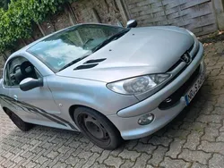 Silber Gebraucht 2006 Peugeot 206 CC Cabrio | 1.200 €