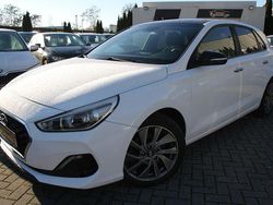 Weiß Gebraucht 2018 Hyundai i30 Style Limousine | 14.490 € (Fairer Preis)