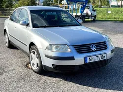 Reflexsilber Gebraucht 2002 VW Passat Family Limousine | 999 € (Guter Preis)
