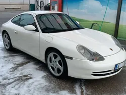 Weiß Gebraucht 2001 Porsche 911 Carrera 4 Coupé | 29.900 € (Teuer)