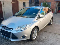 Silber Gebraucht 2011 Ford Focus Limousine | 4.800 € (Fairer Preis)