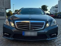 Grau Gebraucht 2011 Mercedes E350 Avantgarde Kombi | 9.300 €