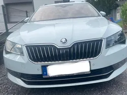 Weiß Gebraucht 2015 Skoda Superb LAURIN & KLEMENT Kombi | 21.000 € (Fairer Preis)