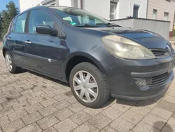 Silber Gebraucht 2008 Renault Clio II Limousine | 820 € (Guter Preis)