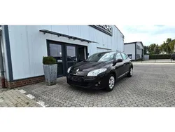 Braun Gebraucht 2012 Renault Mégane III Expression Limousine | 6.990 € (Etwas zu teuer)