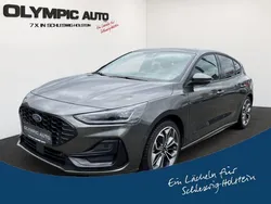 Grau Gebraucht 2022 Ford Focus ST-Line Limousine | 24.990 € (Fairer Preis)