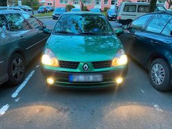 Grün Gebraucht 2001 Renault Clio II Kleinwagen | 1.600 €
