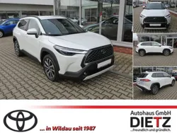 Weiß Neu 2025 Toyota Corolla Cross Team SUV | 39.659 € (Etwas zu teuer)
