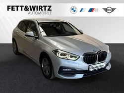 Glaciersilber metallic Gebraucht 2020 BMW 118 Advantage Kleinwagen | 18.790 € (Fairer Preis)