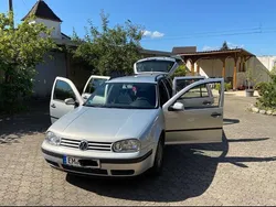 Silber Gebraucht 2000 VW Golf IV Comfortline Kombi | 2.100 €