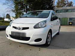 Weiß Gebraucht 2008 Toyota Aygo Kleinwagen | 1.500 € (Fairer Preis)