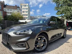 Grau Gebraucht 2020 Ford Focus ST-Line Kombi | 14.950 € (Guter Preis)