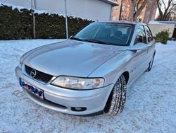 Silber Gebraucht 2000 Opel Vectra Edition Limousine | 4.900 €