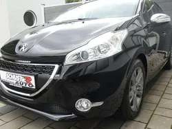 Schwarz Gebraucht 2015 Peugeot 208 Style Kleinwagen | 6.500 € (Fairer Preis)