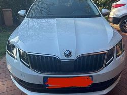 Weiß Gebraucht 2017 Skoda Octavia Ambition Kombi | 17.777 € (Teuer)