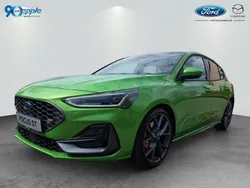 Mean green metallic Neu 2025 Ford Focus ST Limousine | 41.780 € (Fairer Preis)