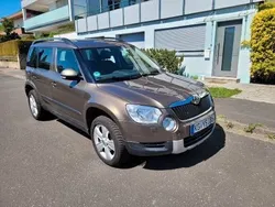 Braun Gebraucht 2011 Skoda Yeti Ambition SUV | 9.800 €