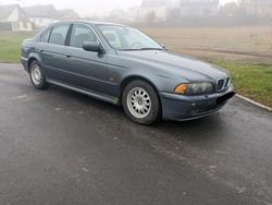 Grau Gebraucht 2002 BMW 525 Limousine | 2.250 € (Superpreis)