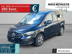 Loparitschwarz metallic Gebraucht 2024 Mercedes T180 Van / Kleinbus | 33.450 €