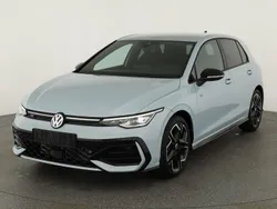 Crystal ice blue metallic Neu 2025 VW Golf VIII R-line Kombi | 31.495 € (Fairer Preis)
