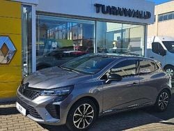 Dolomitgrau Gebraucht 2023 Renault Clio V Techno Limousine | 17.990 € (Etwas zu teuer)