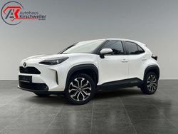 Schneeweiß Gebraucht 2022 Toyota Yaris Hybrid Team SUV | 22.990 € (Fairer Preis)