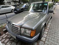 Grau Gebraucht 1991 Mercedes E230 Kombi | 2.350 €