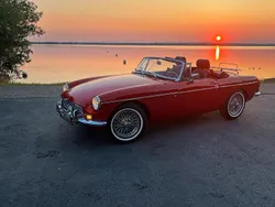 Rot Gebraucht 1973 MG B Cabrio | 24.900 €