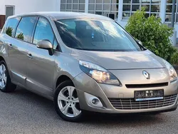 Braun Gebraucht 2010 Renault Scénic III Van / Kleinbus | 8.900 € (Teuer)
