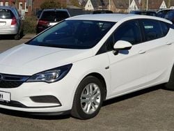 Weiß Gebraucht 2018 Opel Astra Edition Limousine | 9.995 € (Etwas zu teuer)
