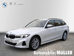 Weiss Gebraucht 2023 BMW 320 Shadowline Kombi | 37.890 € (Fairer Preis)