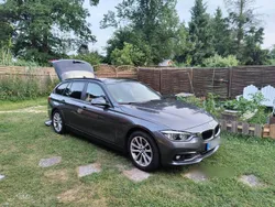 Grau Gebraucht 2018 BMW 318 Sport Line Kombi | 18.700 €
