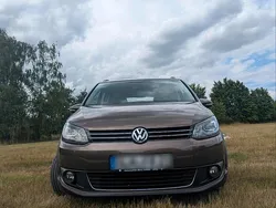 Braun Gebraucht 2012 VW Touran Cross Van / Kleinbus | 11.999 € (Teuer)