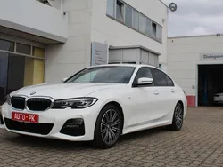 Weiß Gebraucht 2021 BMW 330 M Sport Limousine | 29.950 €